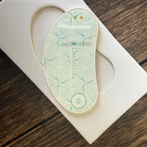 Omnilux Mini Eye Brightner Ant-Aging LED Device - Picture 6 of 8